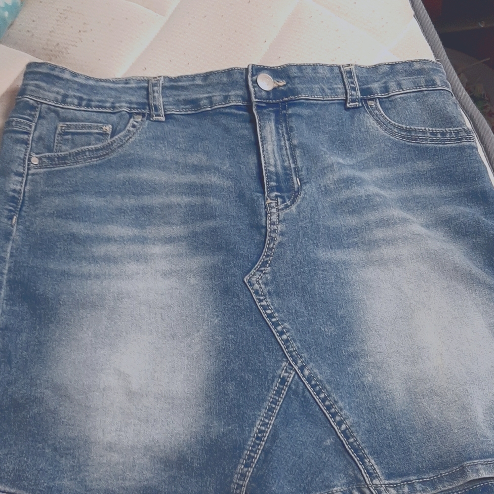 this is a jean skirt